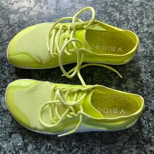 Vivobarefoot vibrant green sneakers size 38